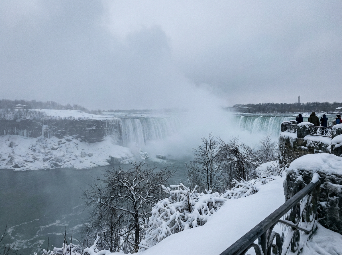 겨울 안개 속 나이아가라 폭포 전경